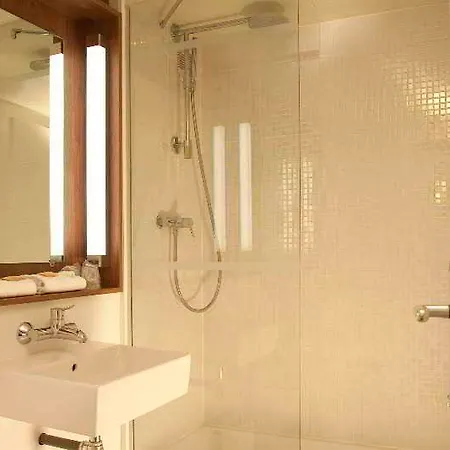 Campanile Rennes Sud - Jacques 3*